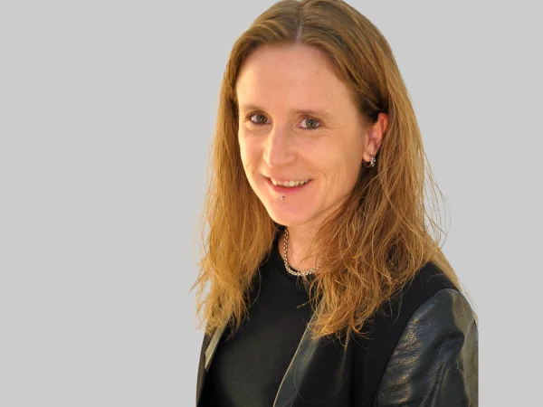 Sabrina Brunner SRO Portrait grau 1200x993px