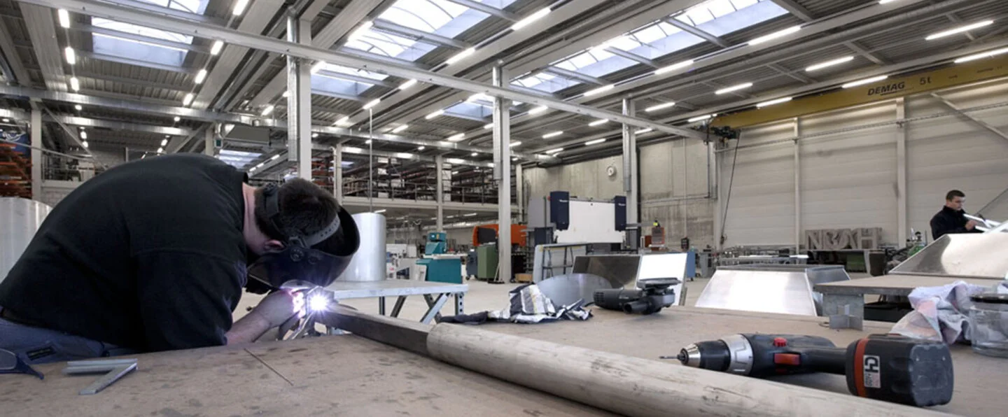 Halle innen Arbeit 2600x993